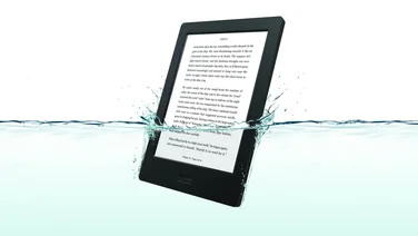 Kobo Aura H2O in water