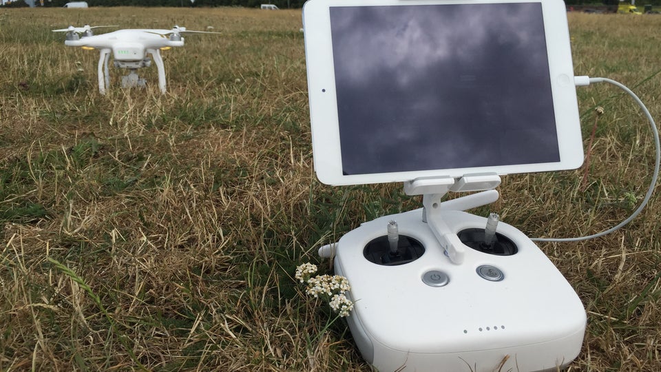 DJI Phantom 3 Professional - drone, controller and app