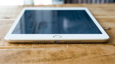 Apple iPad Mini 4 Lightning port