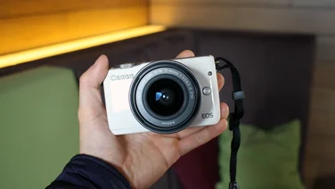Canon EOS M10 front