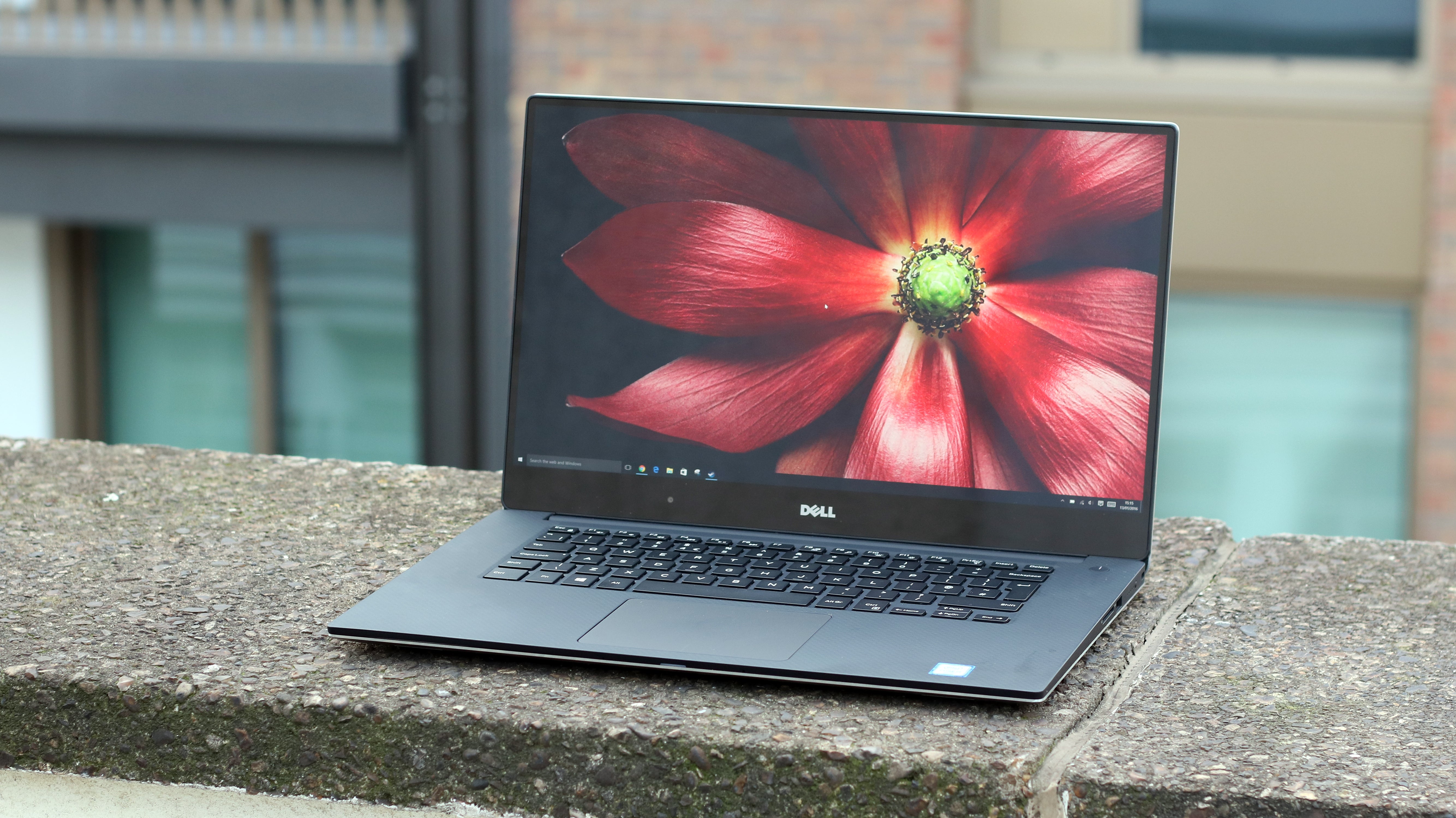 Dell XPS 15 (Late 2015) lead 2