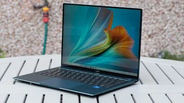 Huawei MateBook X Pro (2021) from front