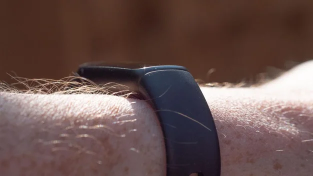 Fitbit charge 3 or samsung gear fit hot sale 2 pro