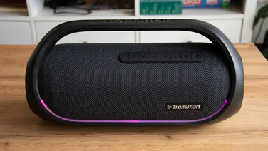 Tronsmart Bang review - purple LED on