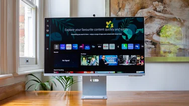 samsung m8 review display