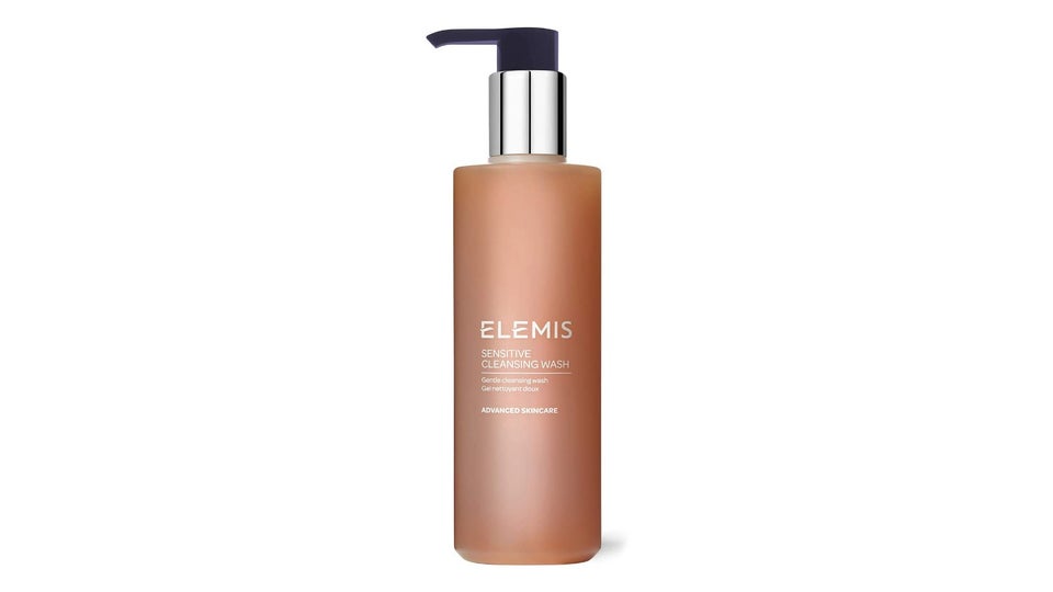 Best cleansers for dry skin 2023 Wave goodbye to dry, flaky skin on