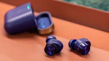 Bowers & Wilkins Pi7 S2 review - earbuds close-up