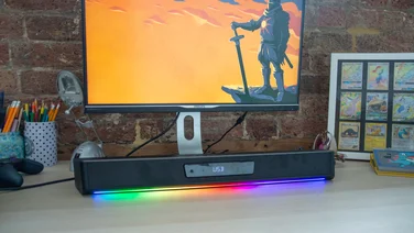 Creative Sound Blaster Katana SE - soundbar in front of monitor
