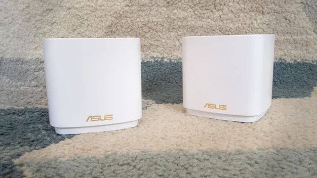 Asus ZenWiFi XD5 – two nodes pictured from the front