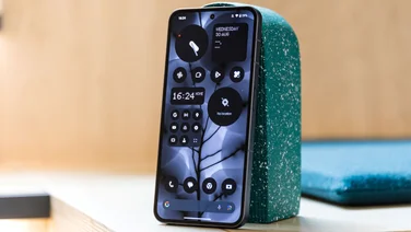 Nothing Phone (2) review header