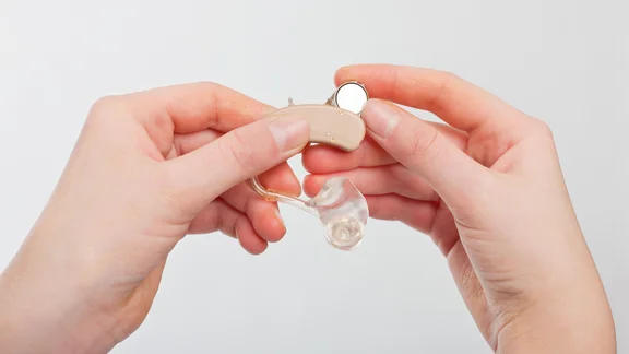 how long do hearing aid batteries last