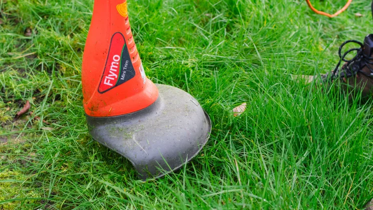 Testing a Flymo grass trimmer