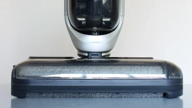 close up image of a hard floor cleaner head