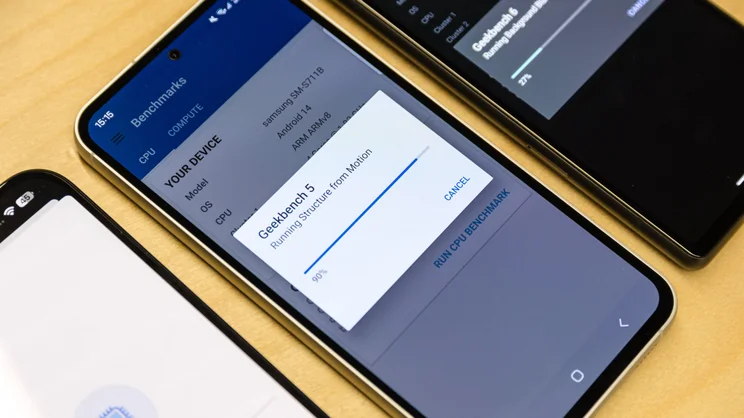 Testing a smartphone with Geekbench 5