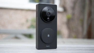 aqara video doorbell g4 review - model in black from front