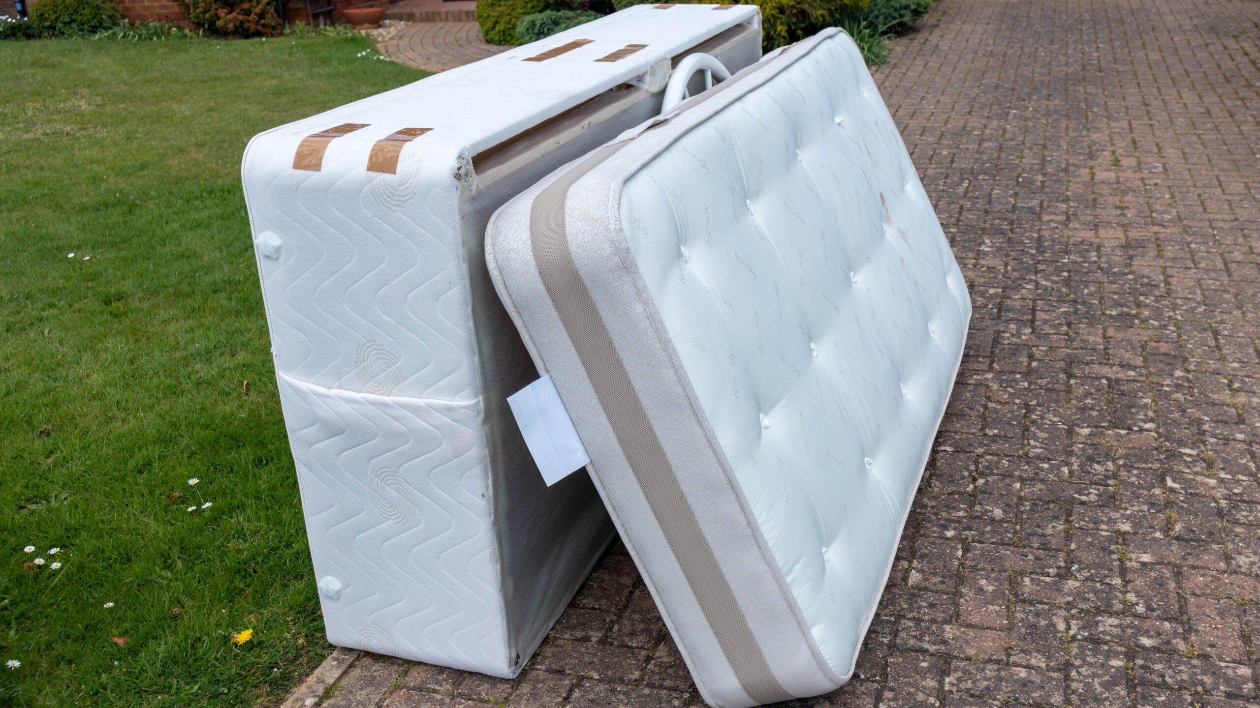 Where to Dispose of a Mattress Get Rid of Your Old Bed the Right Way