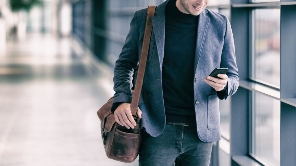 Backpack vs messenger bag Which is the best daily carrying companion