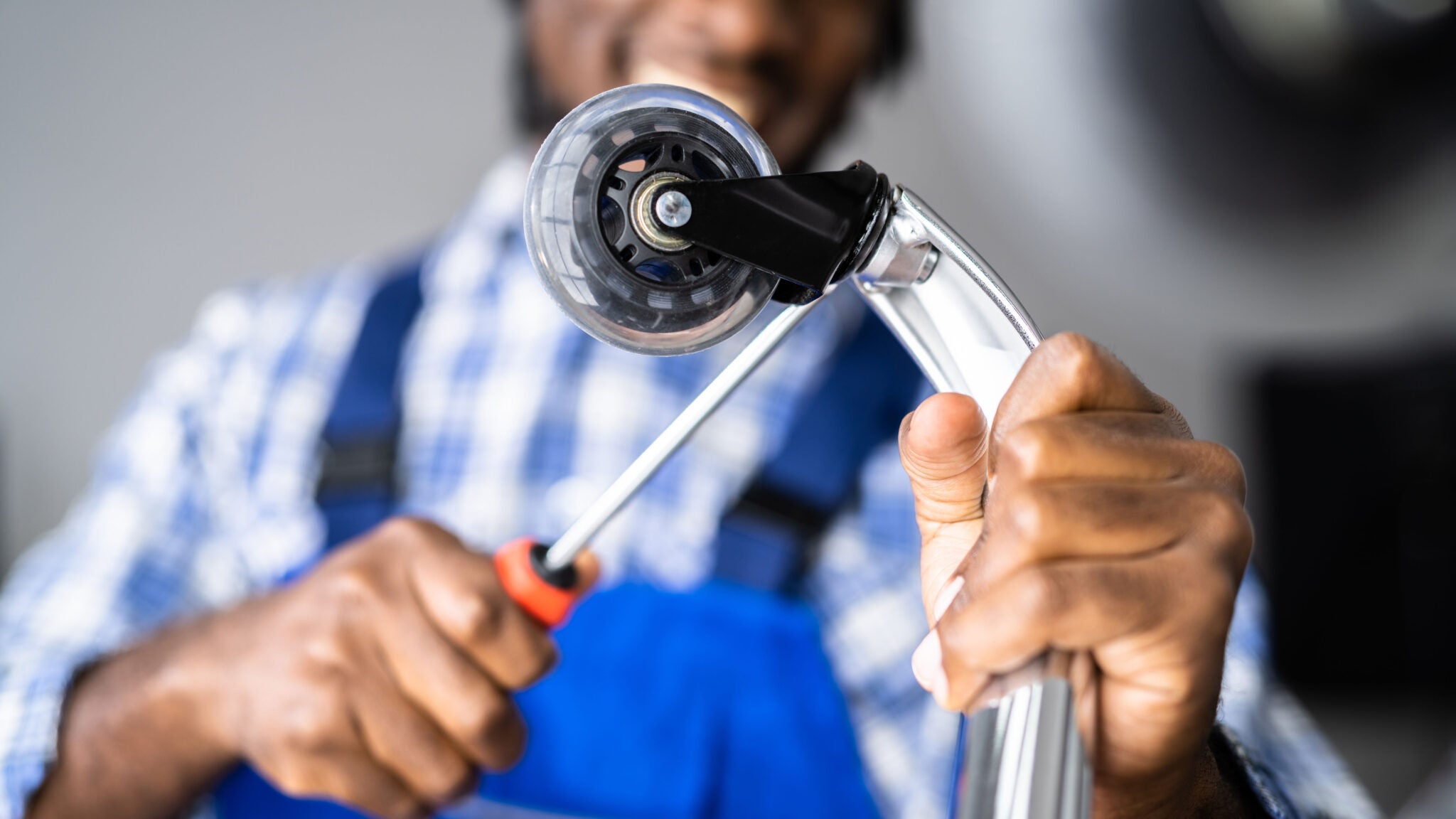 How to disassemble an office chair Tips and tricks for quick and easy