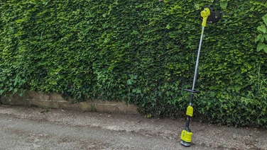 Ryobi RY18LTX33A review - standing up
