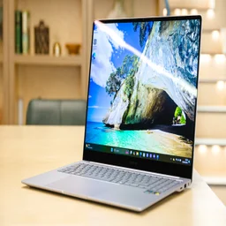 Product image of the Samsung Galaxy Book4 from a right side on perspective