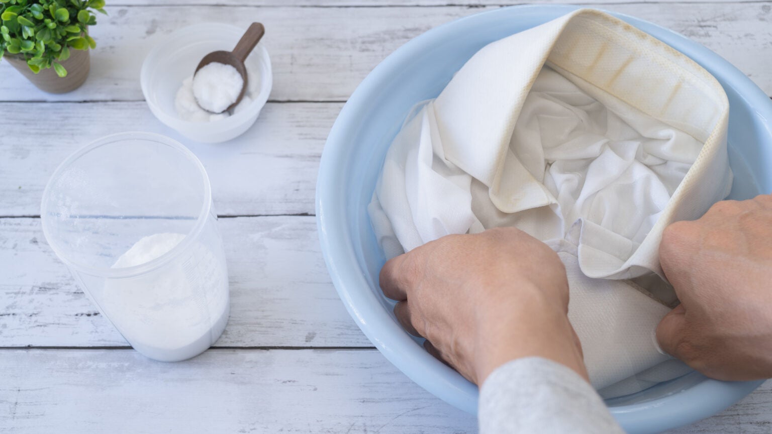 What temperature to wash white clothes on How to make sure your whites