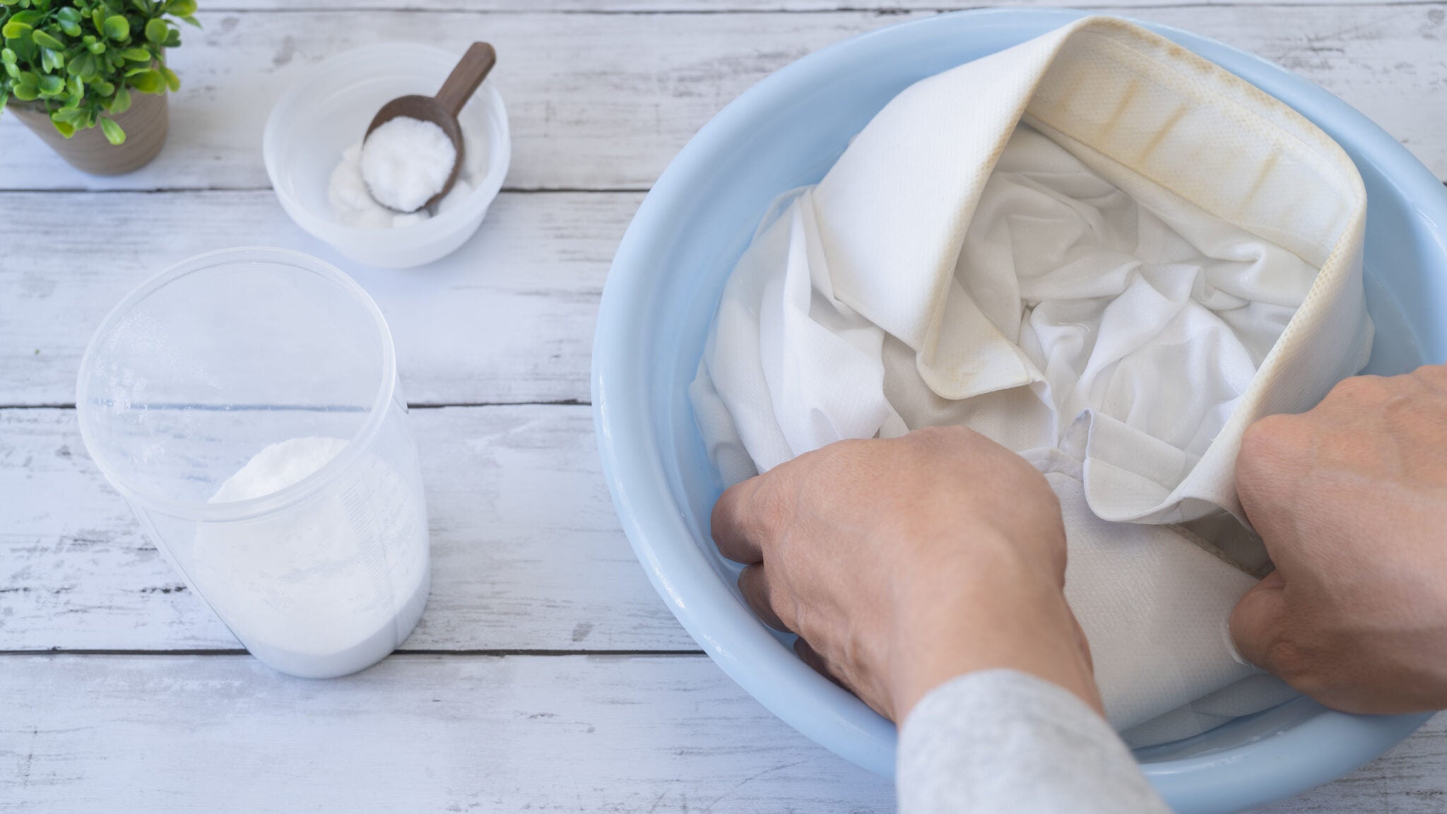 What temperature to wash white clothes on How to make sure your whites