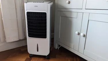 Von Haus Air Cooler - teaser in front of a dresser
