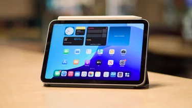 Apple iPad mini 7 pidtured in portrait mode