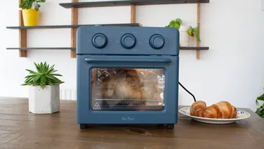 lead image of wonder oven with chicken and croissants