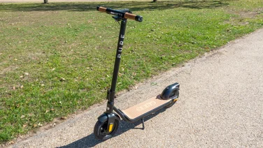 Pure Air4 Pro on a tarmac path