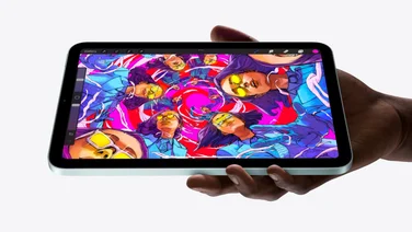 Apple iPad mini 2024 in the hand