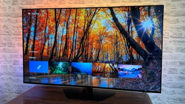 Image of the Philips OLED809 4K TV from the right-hand side with the Ambilight on