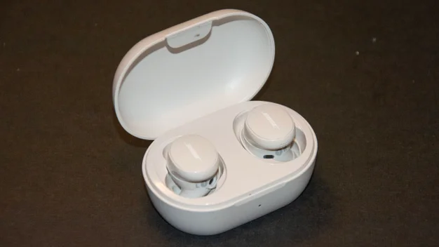 Image of the Bose QuietComfort Earbuds (2024) charging case open with the earbuds inside