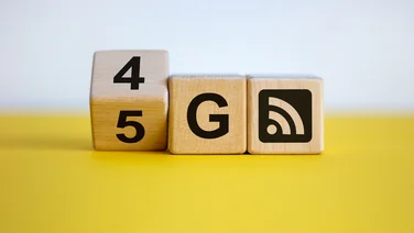 5g v 4g Whats the difference wooden dice showing 5 & 4g