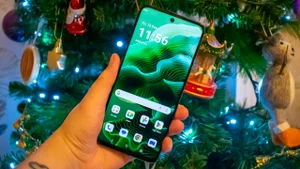 Motorola Moto G35 5G in hand, front view with the display on, in front of a Christmas tree