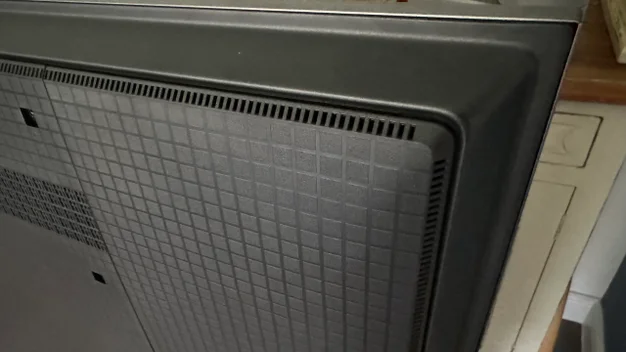 Image depicting the detail on the back right corner of the TCL Q9BK 4K TV