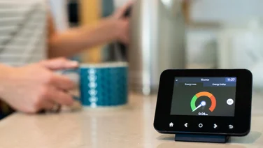 6 way to save energy when boiling your kettle woman boiling a kettle with a smart meter