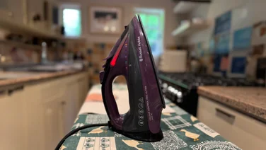 Russell Hobbs Colour Control Pro Ultra steam iron review close side