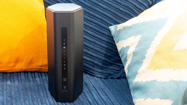 Netgear Nighthawk RS200 - above
