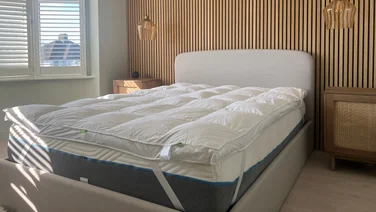 Scooms Hungarian Goose Feather & Down Mattress Topper review topper on top of a mattress