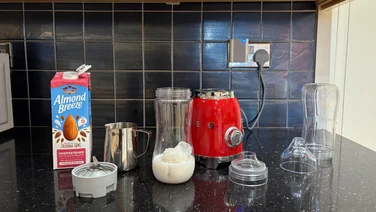 Smeg Personal Blender 11 blender and accessories with milk and ice in the blender