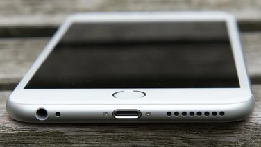 iPhone 6 Plus Lightning port