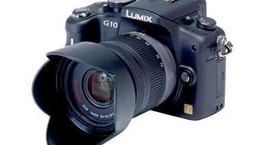 Panasonic Lumix DMC-G10 (three quarter)