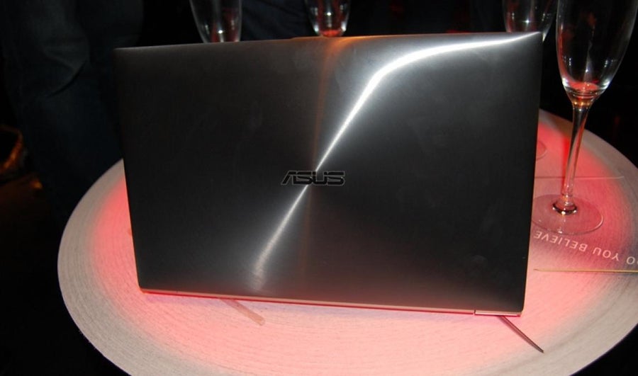 ASUS ZenBook UX21 lid