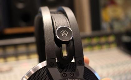 AKG K812