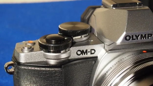 Olympus OM-D E-M10