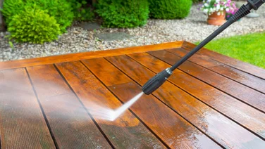 6 common mistakes people make when pressure washing decking being jet washed