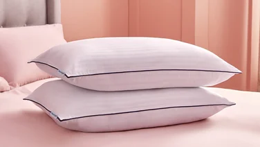Silentnight Luxury Hotel Collection Pillow review two pillow on top of each other