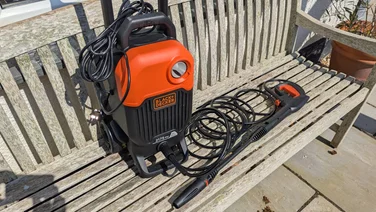 Black + Decker BEPW2000-GB review jet was on a bench upright