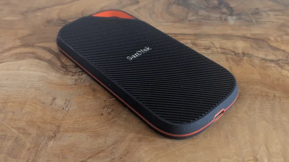 SanDisk Extreme Pro USB4 angled upwards
